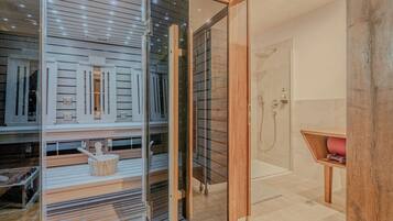 Family Chalet, 3 Bedrooms, Mountainside (Luxury Chalet Martin) | Sauna