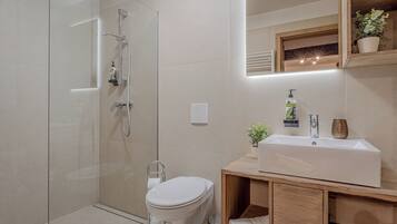 Family Chalet, Multiple Bedrooms, Mountainside (Luxury Chalet Martin) | Bathroom | Shower, towels, soap, shampoo