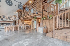 家庭木屋, 多間臥室, 山間 (Luxury Chalet Martin) | 用餐區
