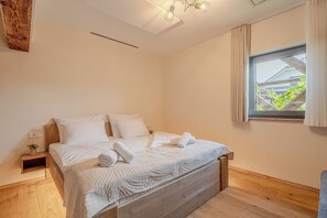 Family Chalet, Multiple Bedrooms, Mountainside (Luxury Chalet Martin) | 3 bedrooms, iron/ironing board, free WiFi, bed sheets - Luxury Chalet Martin (Grosuplje)