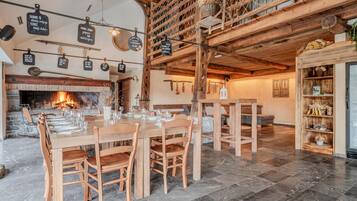 Family Chalet, Multiple Bedrooms, Mountainside (Luxury Chalet Martin) | Dining