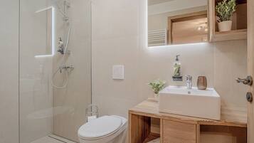 Family Chalet, Multiple Bedrooms, Mountainside (Luxury Chalet Martin) | Bathroom | Shower, towels, soap, shampoo