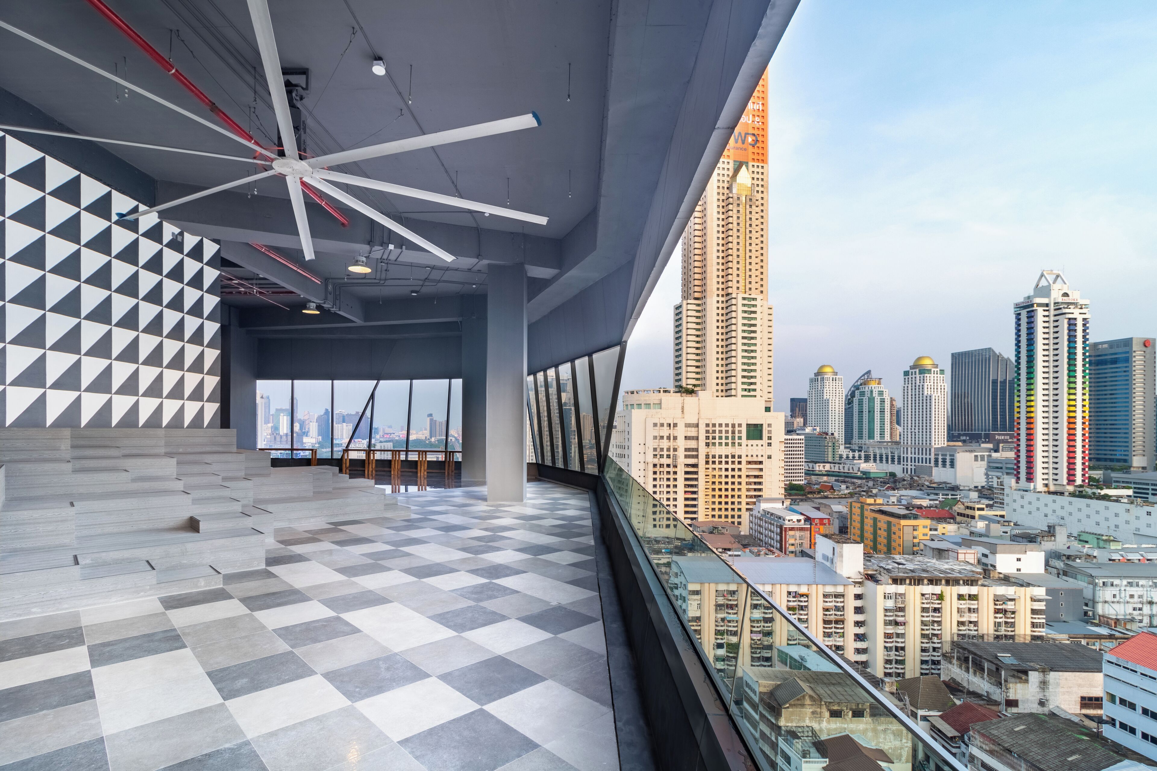 Photo - Queensland Hotel Bangkok