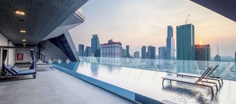 QUEENSLAND HOTEL BANGKOK