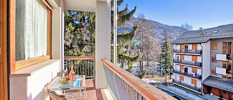 Family Apartment, Multiple Bedrooms (La Casa Di Felice) | Outdoor dining
