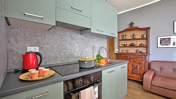 Departamento familiar, 2 habitaciones (La Casa Di Felice) | Cocina privada | Refrigerador, microondas, parrilla de estufa y tetera eléctrica