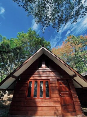 Eenvoudige eenpersoonskamer | Een bureau, gratis wifi