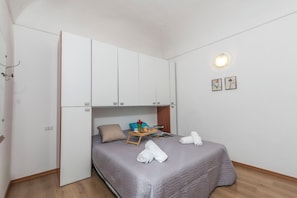 Standard Apartment, Multiple Bedrooms (Casa Simona) | 1 bedroom, iron/ironing board, WiFi, bed sheets