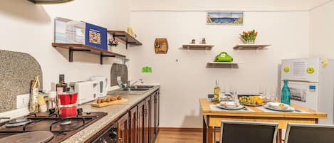 Standard Apartment, Multiple Bedrooms (Casa Simona) | Private kitchen | Fridge, microwave, stovetop, coffee/tea maker
