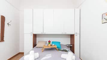 Standard Apartment, Multiple Bedrooms (Casa Simona) | 1 bedroom, iron/ironing board, WiFi, bed sheets