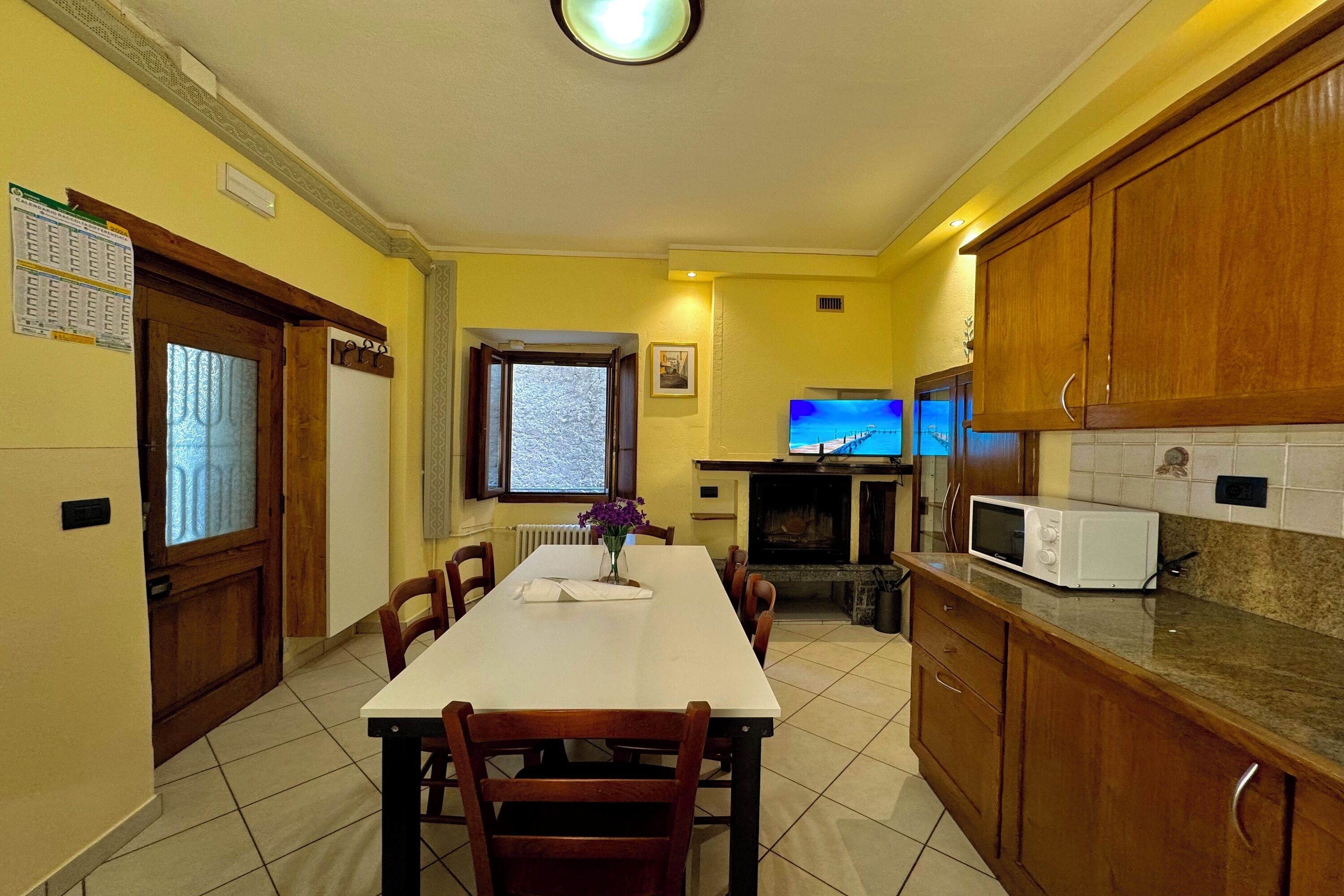 Family Townhome, Multiple Bedrooms (Borgo di Porlezza) | Dining