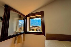 Familien-Stadtwohnung, Mehrere Schlafzimmer (Borgo di Porlezza) | 3 Schlafzimmer, laptopgeeigneter Arbeitsplatz, Bügeleisen/Bügelbrett
