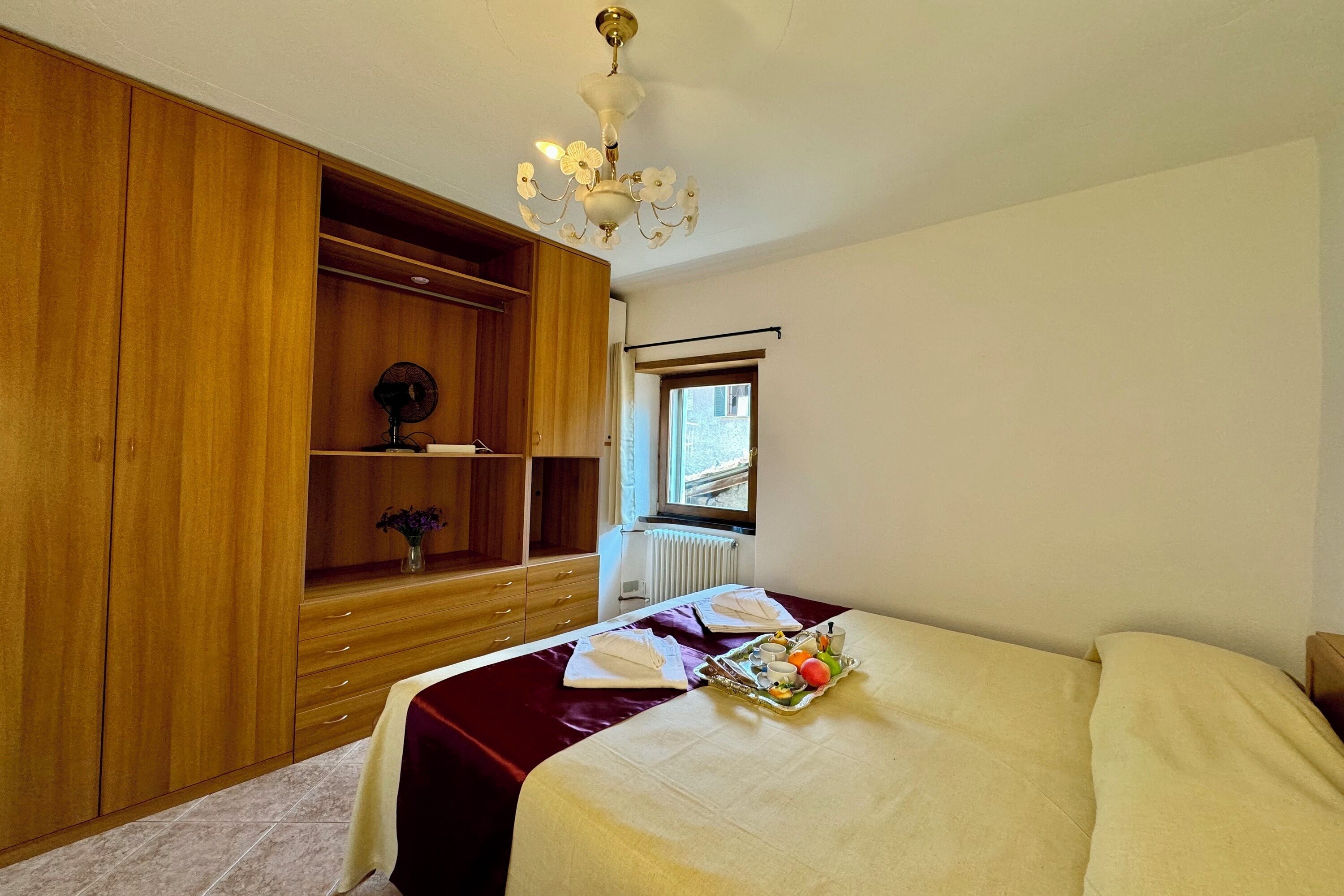 Townhouse – familie, flere soverom (Borgo di Porlezza) | 3 soverom, skrivebord for bærbar PC og strykejern/-brett
