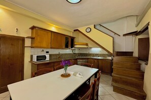 Family Townhome, Multiple Bedrooms (Borgo di Porlezza) | Private kitchen - Borgo di Porlezza (Porlezza)