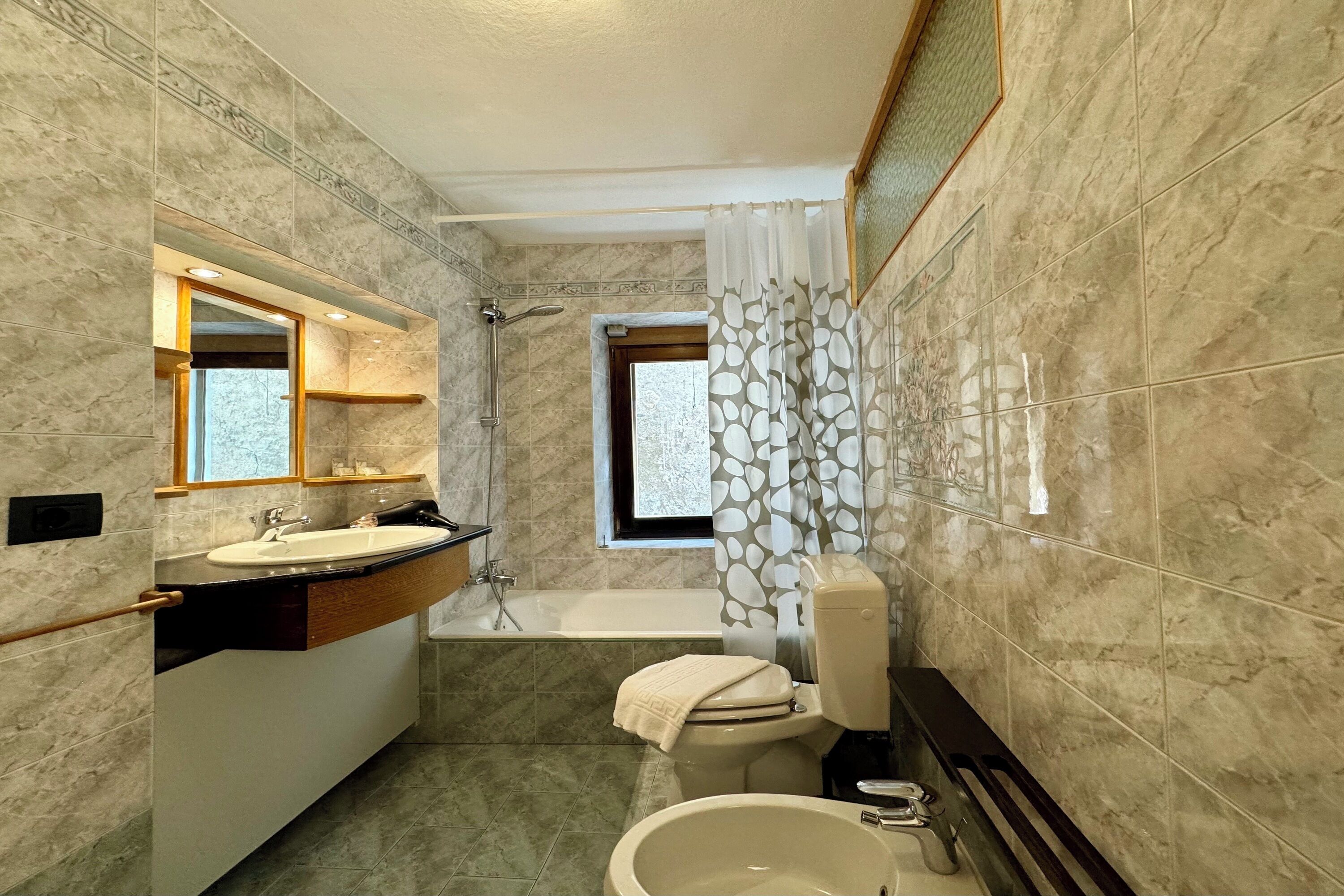 Family Townhome, Multiple Bedrooms (Borgo di Porlezza) | Bathroom | Combined shower/bathtub, hair dryer, bidet, towels