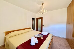 Family Townhome, 3 Bedrooms, Microwave (Borgo di Porlezza) | 3 bedrooms, WiFi