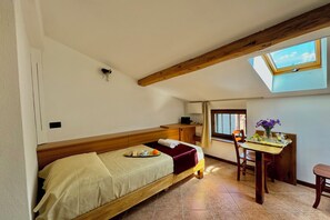 Familien-Stadtwohnung, Mehrere Schlafzimmer (Borgo di Porlezza) | 3 Schlafzimmer, laptopgeeigneter Arbeitsplatz, Bügeleisen/Bügelbrett