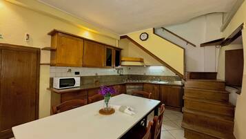 Family Townhome, Multiple Bedrooms (Borgo di Porlezza) | Private kitchen | Fridge, microwave, stovetop, coffee/tea maker