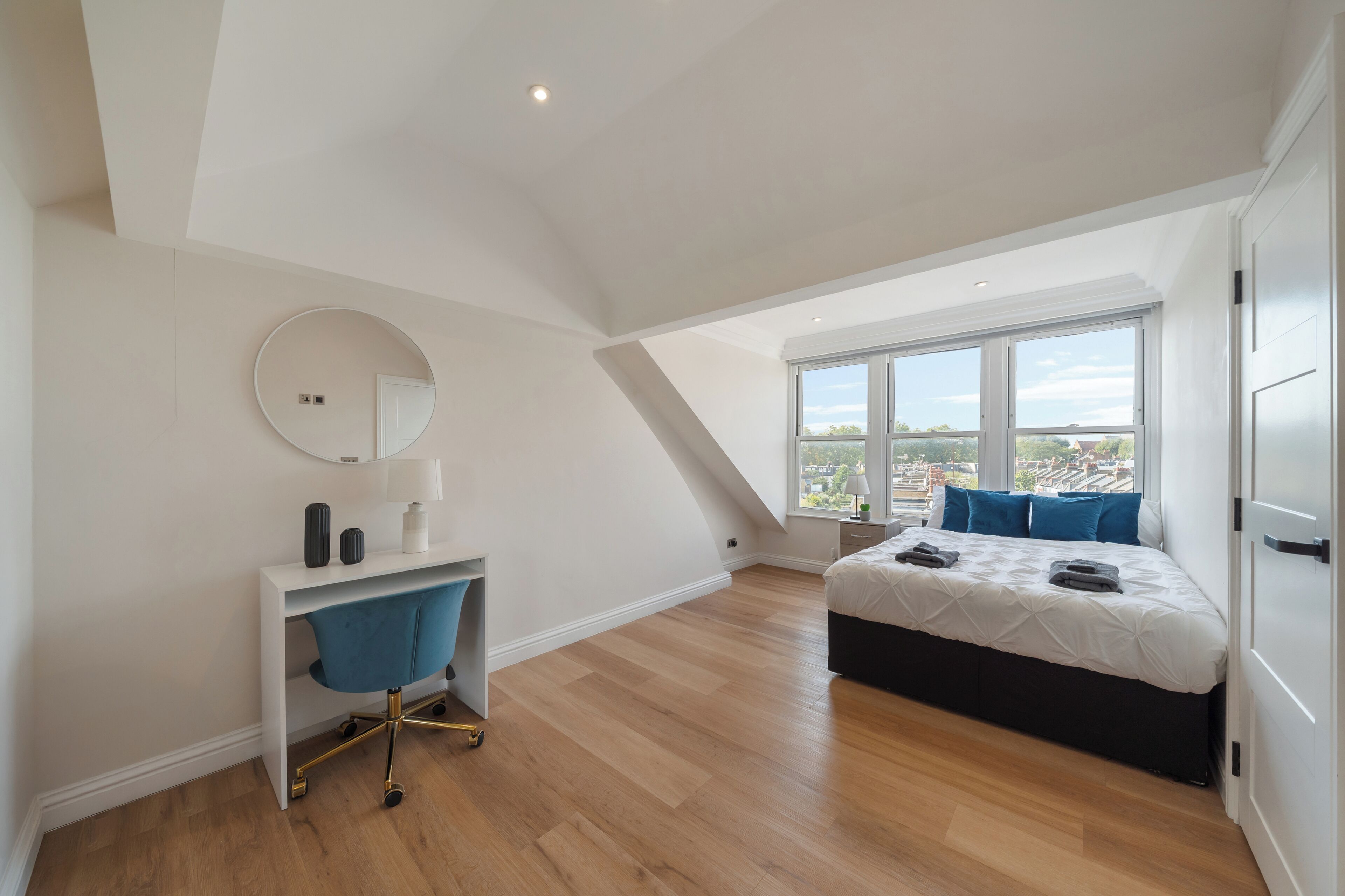 2 bedrooms, desk, iron/ironing board, free WiFi