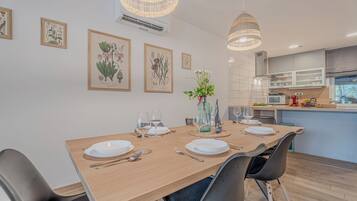 Family Villa, Multiple Bedrooms, 2 Bathrooms (Vipava River Retreat) | Dining