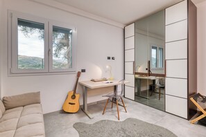 标准公寓, 多间卧室 (Gemma Marina near Villa Grock Museum) | 起居区 | 21-英寸纯平电视（配备有线频道）