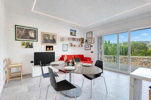 Apartamento estándar, 1 habitación, terraza (Gemma Marina near Villa Grock Museum) | Restauración