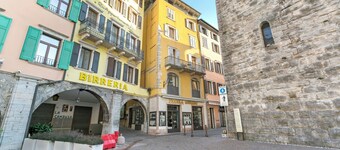 The Harbor Old House