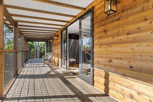 Terrace/patio - The Country Apartment - Gorgeous new accommodation on prestige property (Richmond Lowlands)