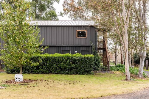 The Country Apartment - Gorgeous new accommodation on prestige property