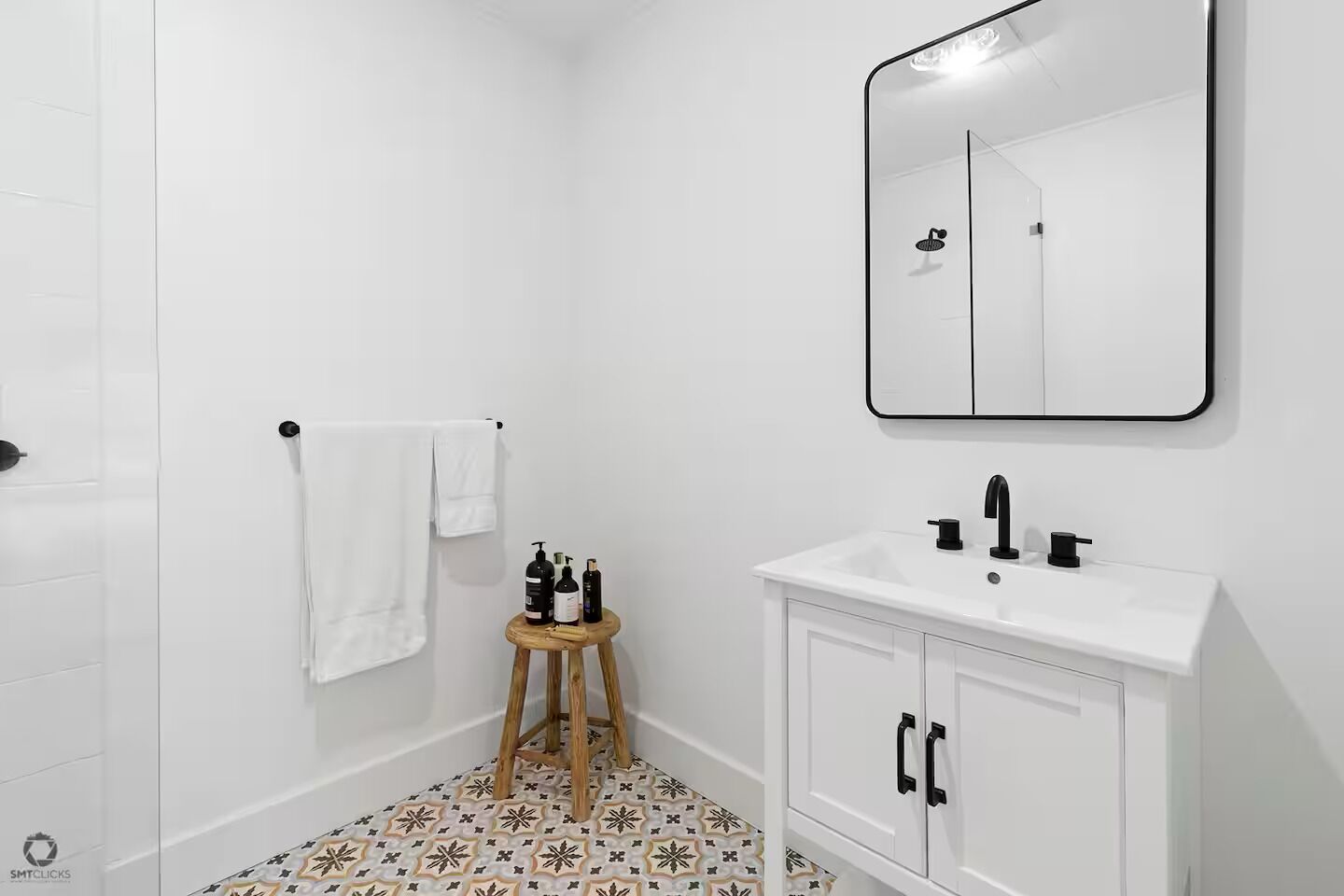 Bruser, hårtørrer, håndklæder, Sæbe