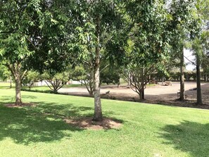 المنطقة المحيطة بالمنشأة