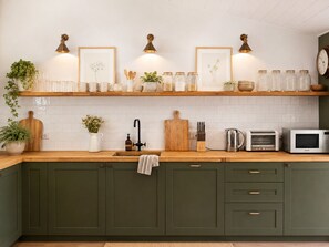 Coffee/tea maker, fridge, microwave, oven