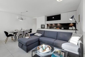 TV a schermo piatto 21 pollici con canali via cavo