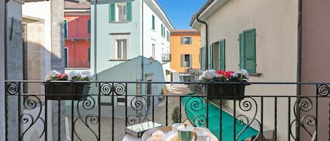 Perhehuoneisto, useita makuuhuoneita (Corte di Ascona 2) | Parveke