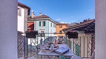 Familienapartment, 3 Schlafzimmer, 2 Bäder (Corte di Ascona 4 with Balconies for) | Speisen im Freien