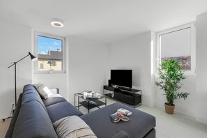 Télévision à écran plat de 21 pouces avec chaînes par câble