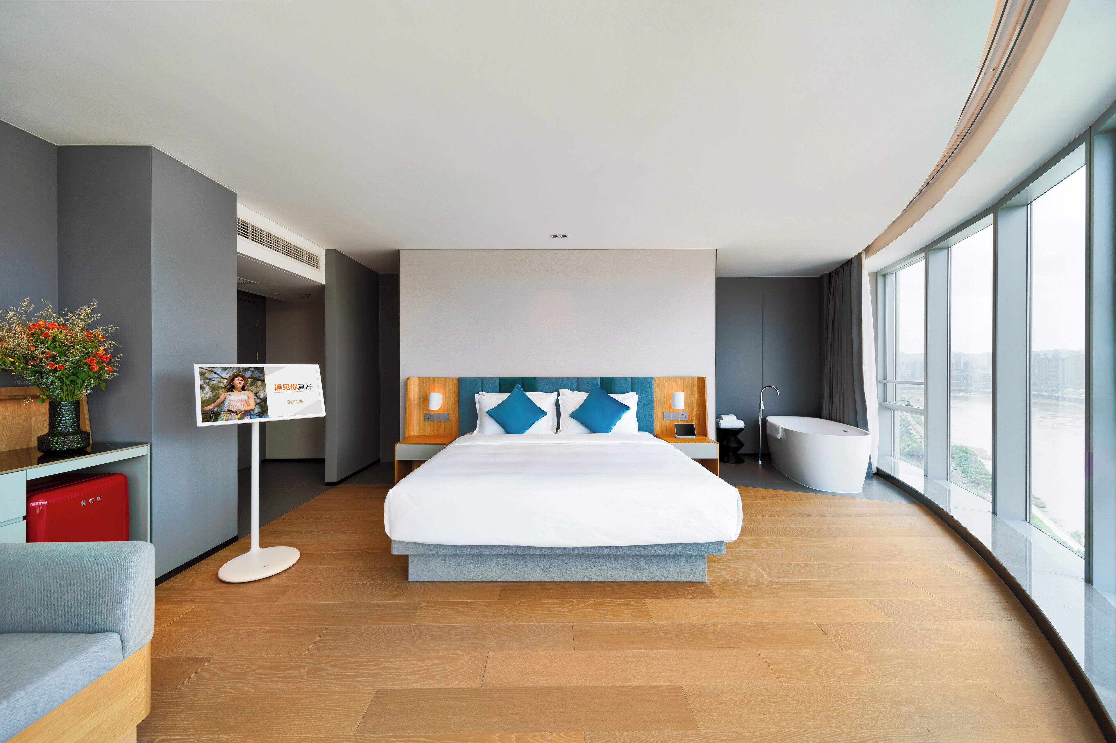 Free minibar, desk, laptop workspace, blackout curtains