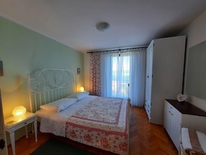 2 bedrooms, individually furnished - Stone House in Dobrec With Sea View & Jacuzzi (Opatija)