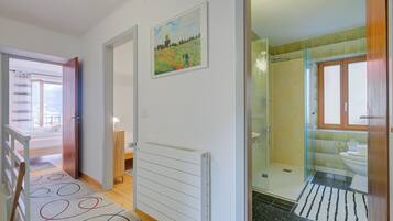 Familienapartment, Mehrere Schlafzimmer, Bergseite (Casa Patrizia) | Badezimmer