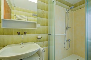 Family Apartment, Multiple Bedrooms, Mountainside (Casa Patrizia) | Bathroom | Shower, hair dryer, towels, soap - Casa Patrizia (Gambarogno)
