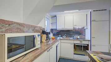 Familienapartment, 2 Schlafzimmer, Bergseite (Casa Patrizia) | Eigene Küche