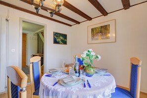 Family Apartment, Multiple Bedrooms, Mountainside (Casa Patrizia) | Dining - Casa Patrizia (Gambarogno)