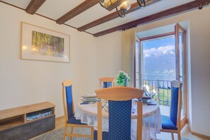 Familie appartement, meerdere slaapkamers, uitzicht op gebergte (Casa Patrizia) | Dineren