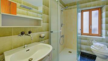 Appartement Familial, plusieurs chambres, cÎté montagne (Casa Patrizia) | Salle de bain