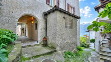 Appartamento familiare, 2 camere da letto, balcone (Casa Patrizia Caviano Gambarogno with) | Parco della struttura
