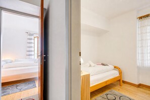 Family Apartment, 2 Bedrooms, Balcony, Mountainside (Casa Patrizia Caviano Gambarogno with)