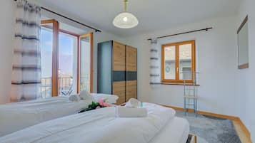 Familienapartment, Mehrere Schlafzimmer, Bergseite (Casa Patrizia) | 2 Schlafzimmer, Bettwäsche