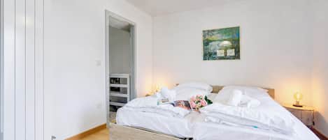 Family Apartment, 2 Bedrooms, Balcony, Mountainside (Casa Patrizia Caviano Gambarogno with) | 2 bedrooms