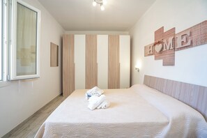Family Apartment, Multiple Bedrooms (Casa Graziano 2 Near Sandy Beach)