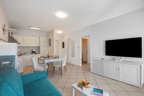Family Apartment, Multiple Bedrooms (Torbolino) | Living area